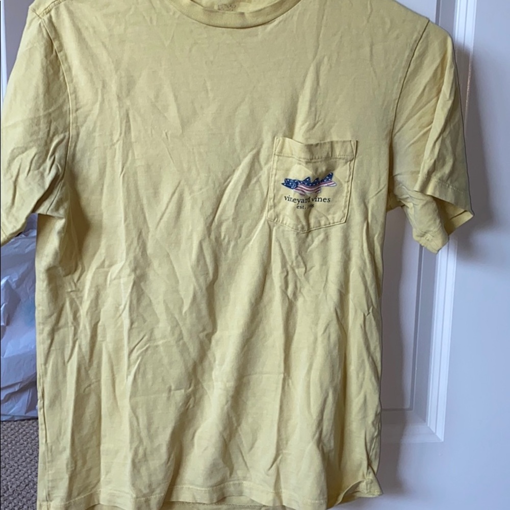 yellow vineyard vines shirt